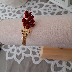 VTG Elegant Gold and Red Floral Brooch